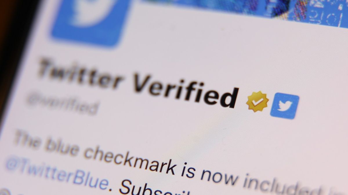 Twitter vrátil modrou „fajfku“ i neplatícím uživatelům. Ale jen vybraným